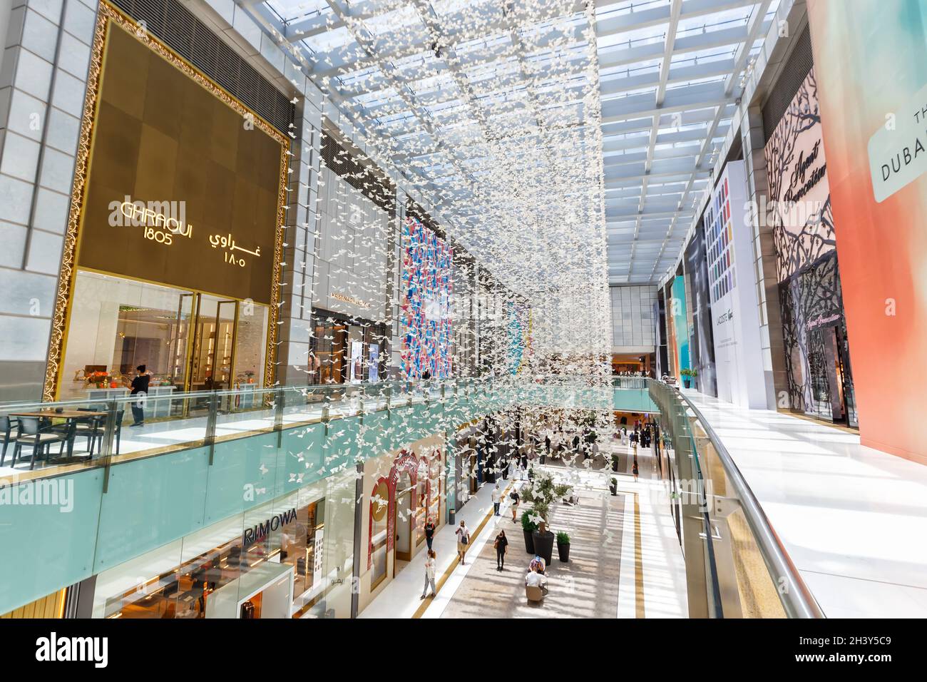 Dubai mall fashion avenue hires stock photography and images Alamy