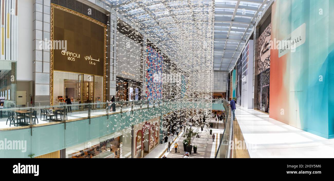 Discover the Luxurious Dubai Mall Fashion Avenue