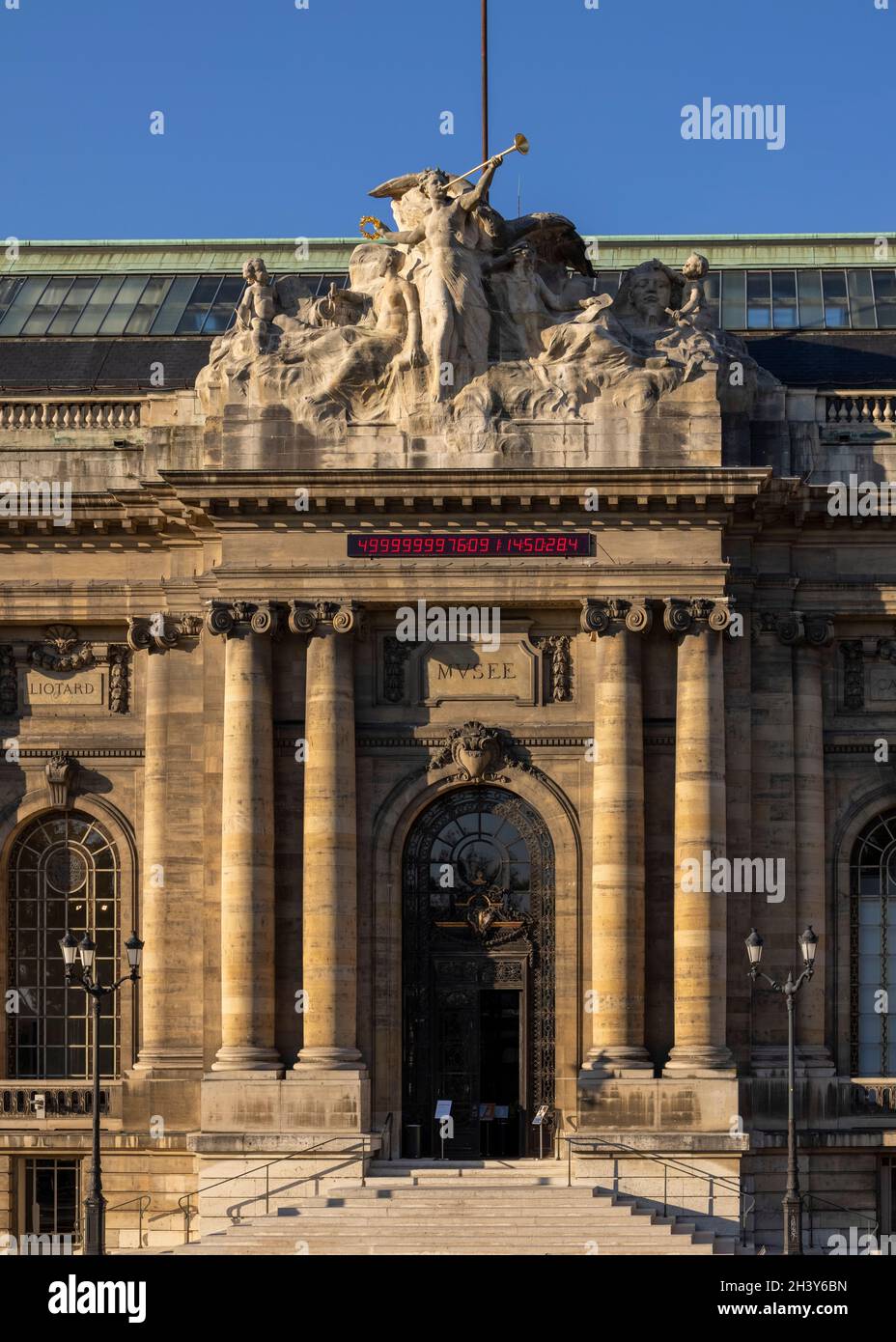 facade, the Musée d’Art et d’Histoire (Museum of Art and History