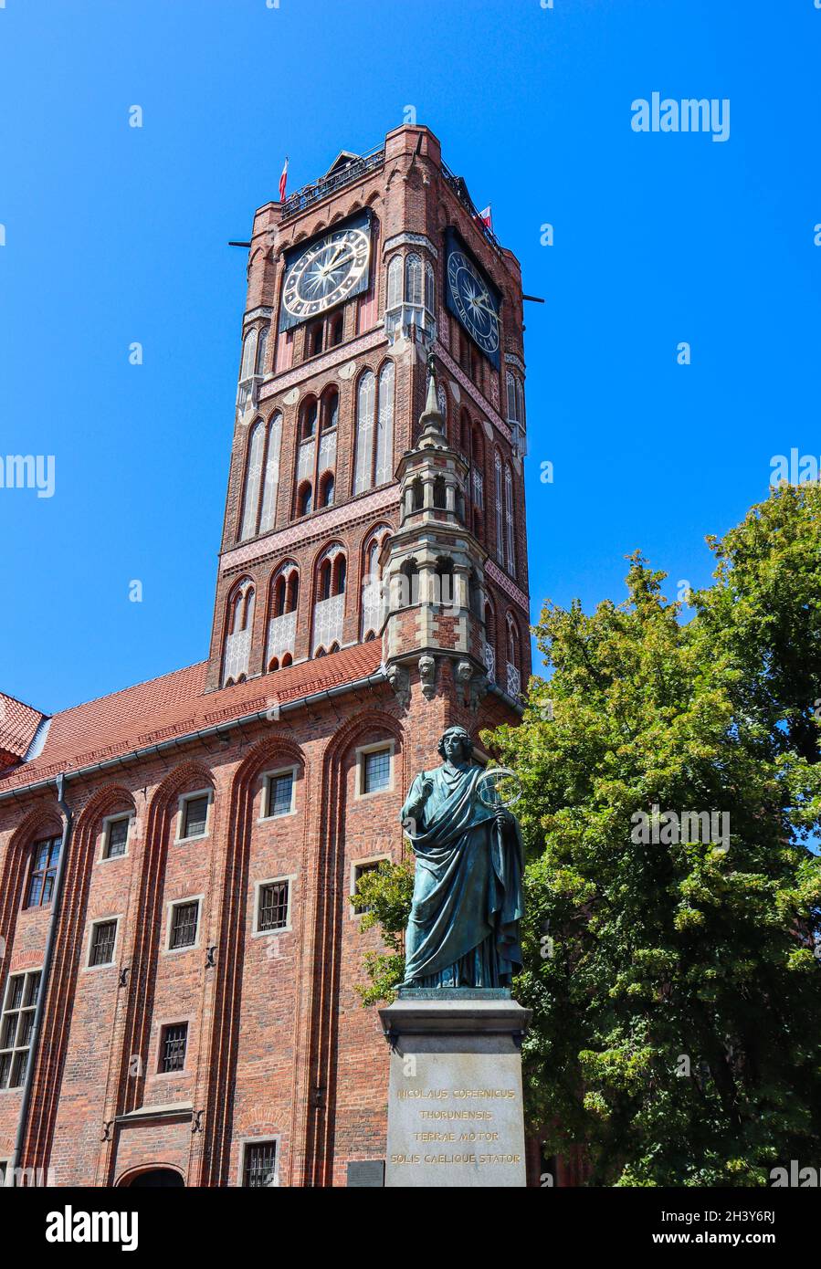 The Gothic Old Town Hall (Ratusz Staromiejski), Holy Spirit Church and Copernicus monument in Torun, Poland. August 2019 Stock Photo