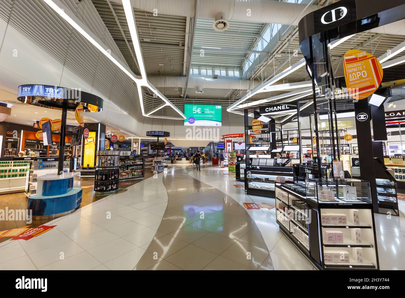 Duty Free shop in Terminal 2 at El Prat airport in Barcelona, Spain Stock  Photo - Alamy