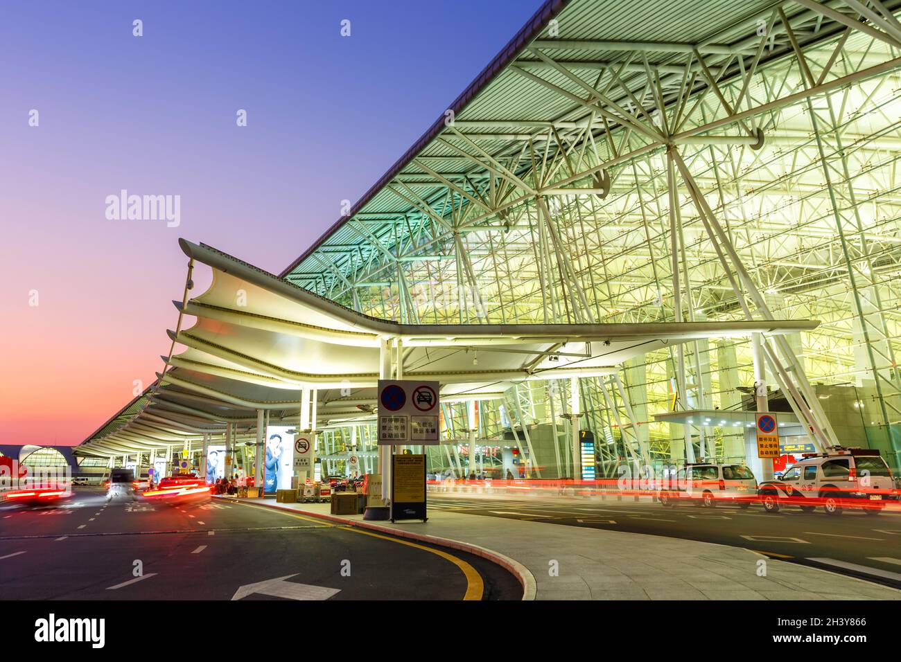 Flughafen Guangzhou Baiyun International Airport Terminal 1 in China Stock Photo Alamy