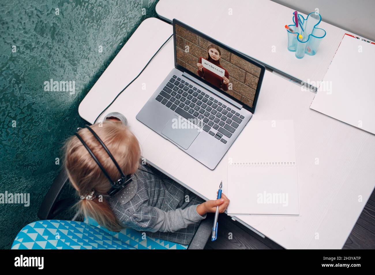 Child computer back view school hi-res stock photography and images - Alamy