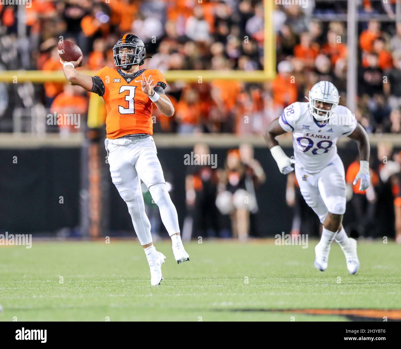 October 30, 2021 Oklahoma State quarterback Spencer Sanders (3