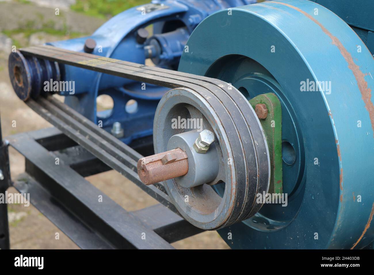 Belt drive of Diesel engine water pump, Pulley and belt transmission