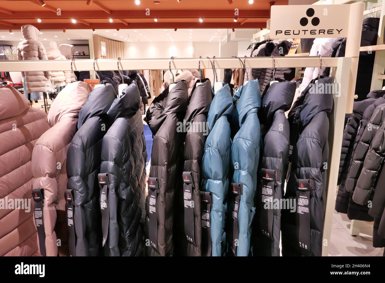 Peuterey store clearance