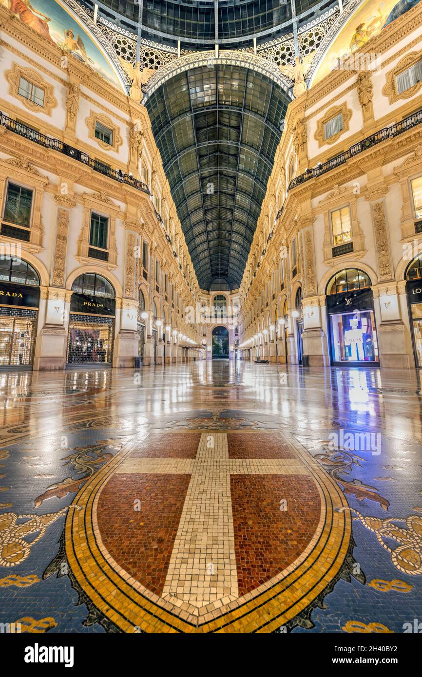 Milan shopping mall hi-res stock photography and images - Alamy