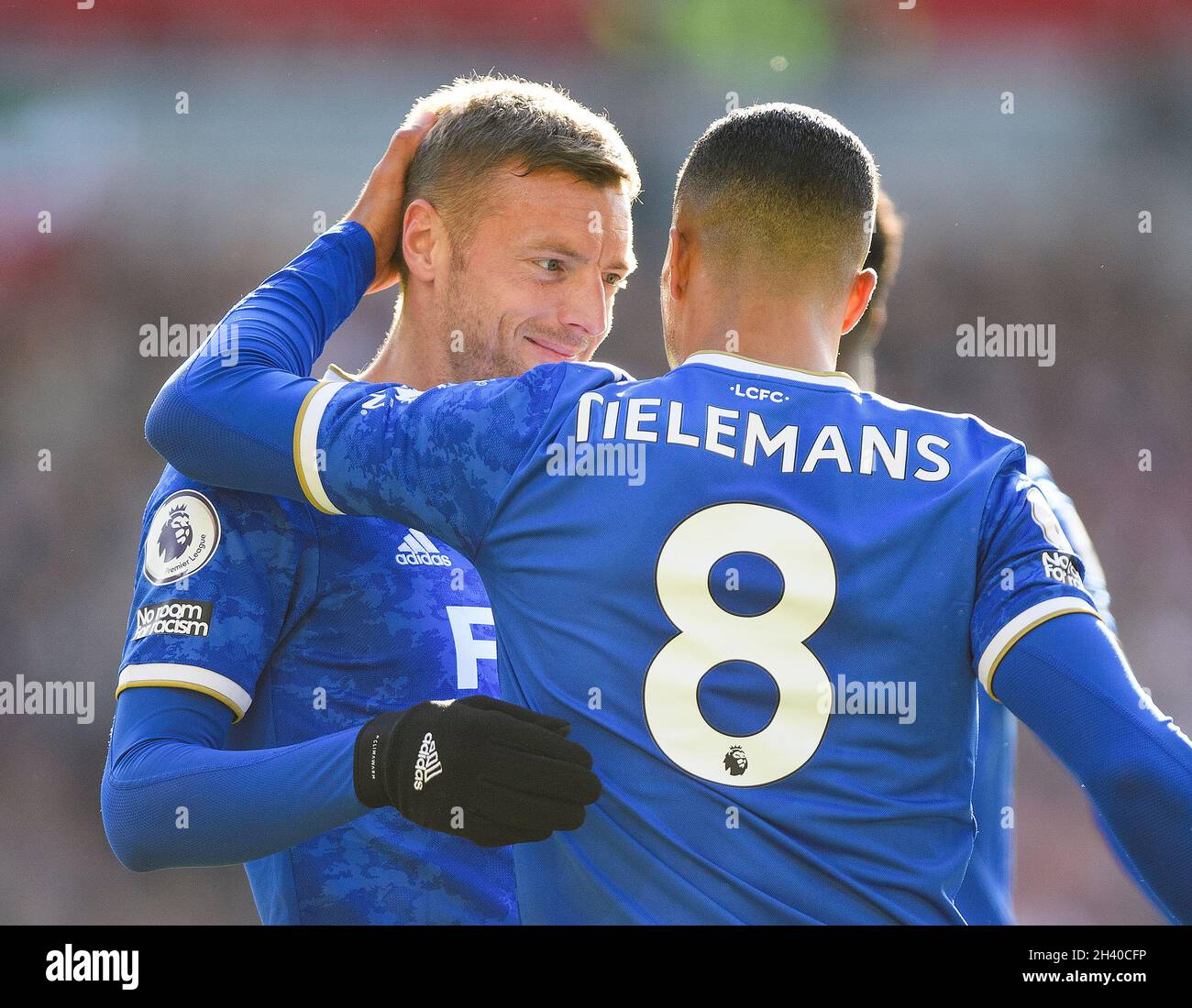 Youri Tielemans celebrates his goal with Jamie Vardy during the match at the Brentford Community Stadium. Picture : Mark Pain / Alamy Stock Photo