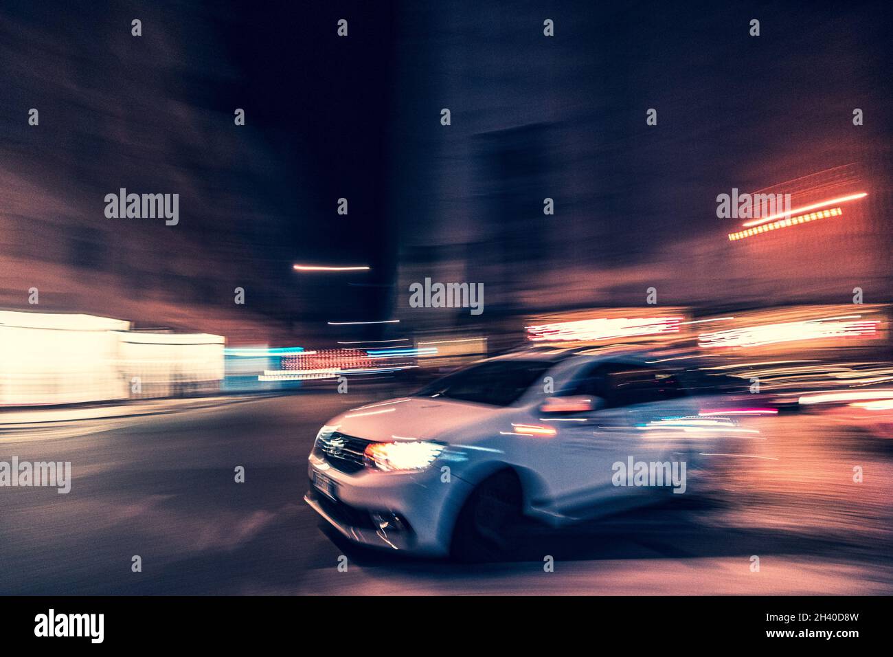 Night street lights police car hi-res stock photography and images - Alamy