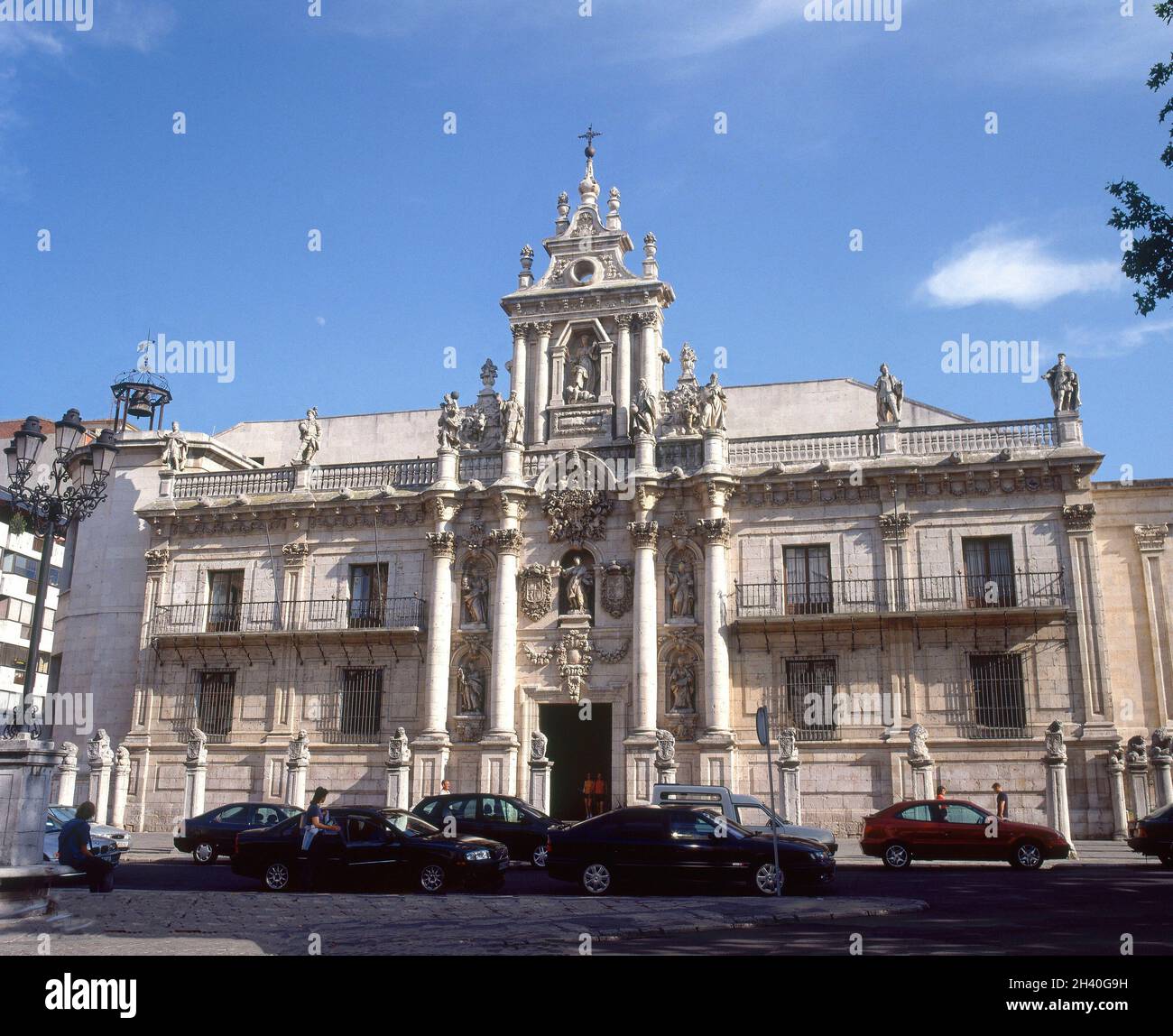 FACHADA BARROCA DE LA PLAZA DE LA UNIVERSIDAD REALIZADA EN 1715 fachada-barroca-de-la-plaza-de-la-universidad-realizada-en-1715