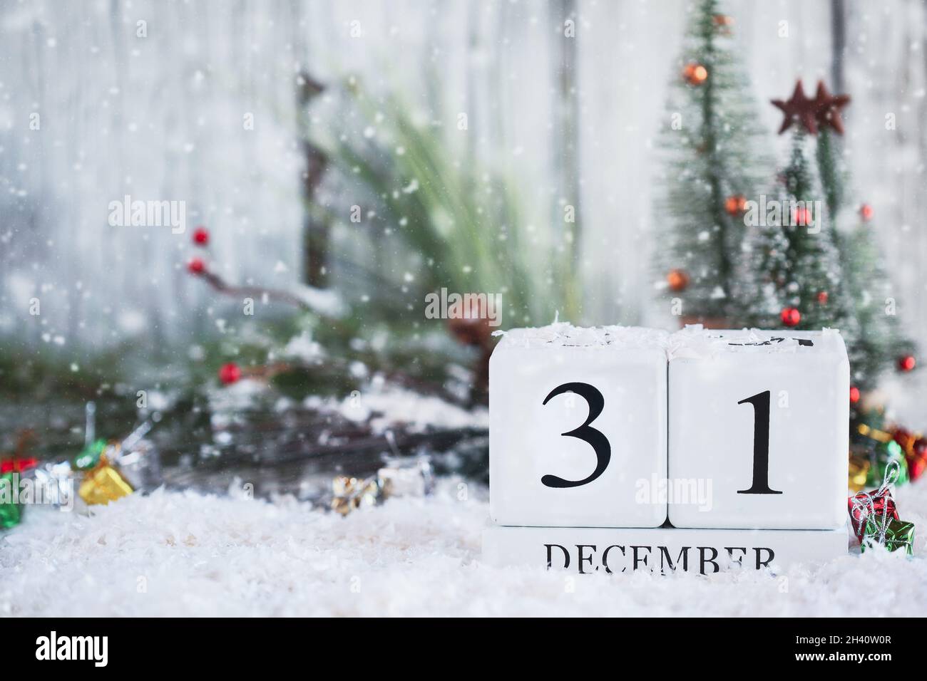 December 31 calendar hi res stock photography and images Alamy