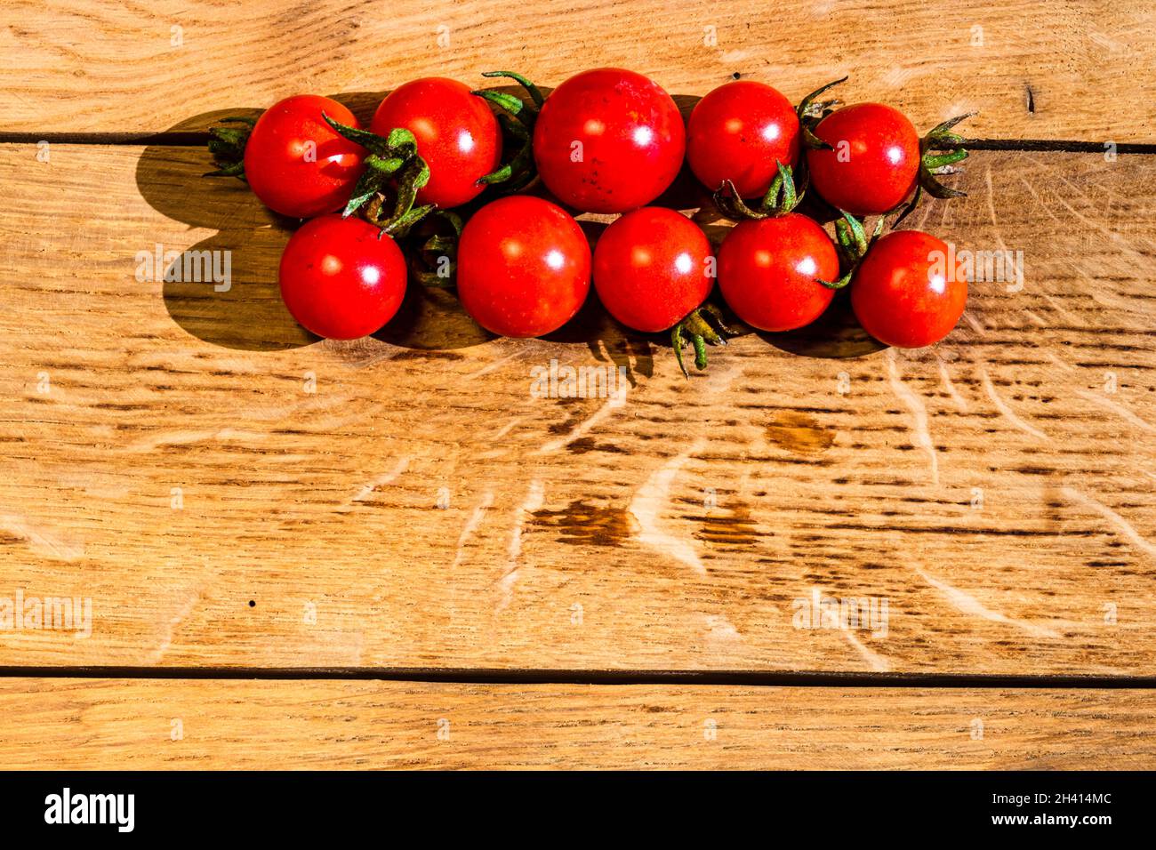 Fresh cherry tomatoes on rustic wooden background Stock Photo - Alamy
