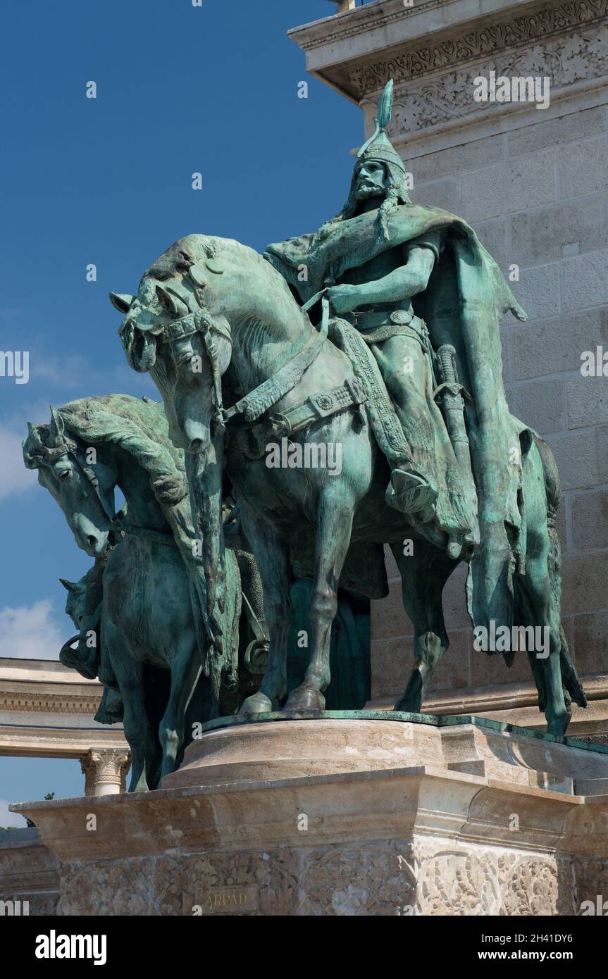 Statues in Heroes' square Stock Photo Alamy
