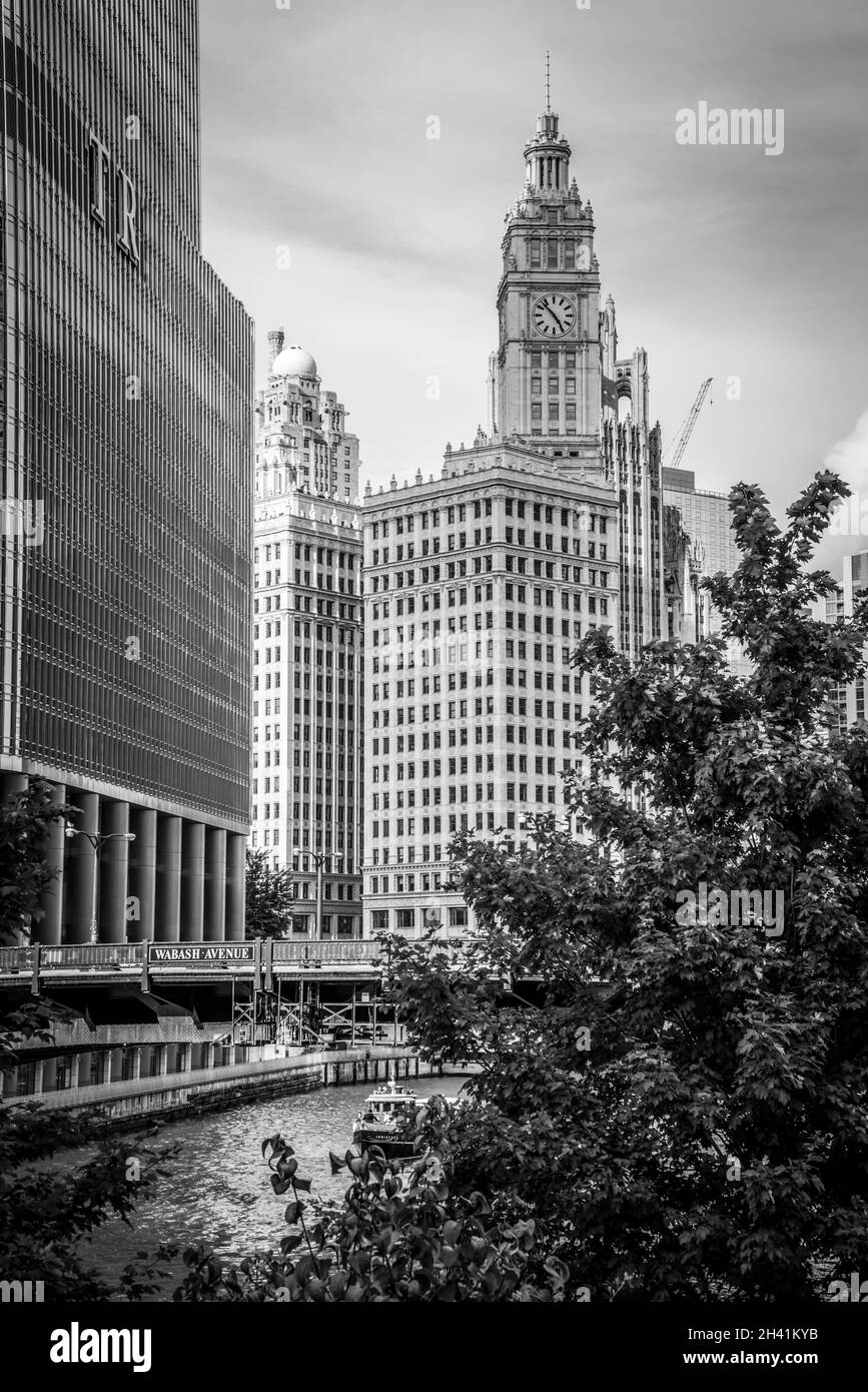 view-chicago-river-wrigley-hi-res-stock-photography-and-images-alamy