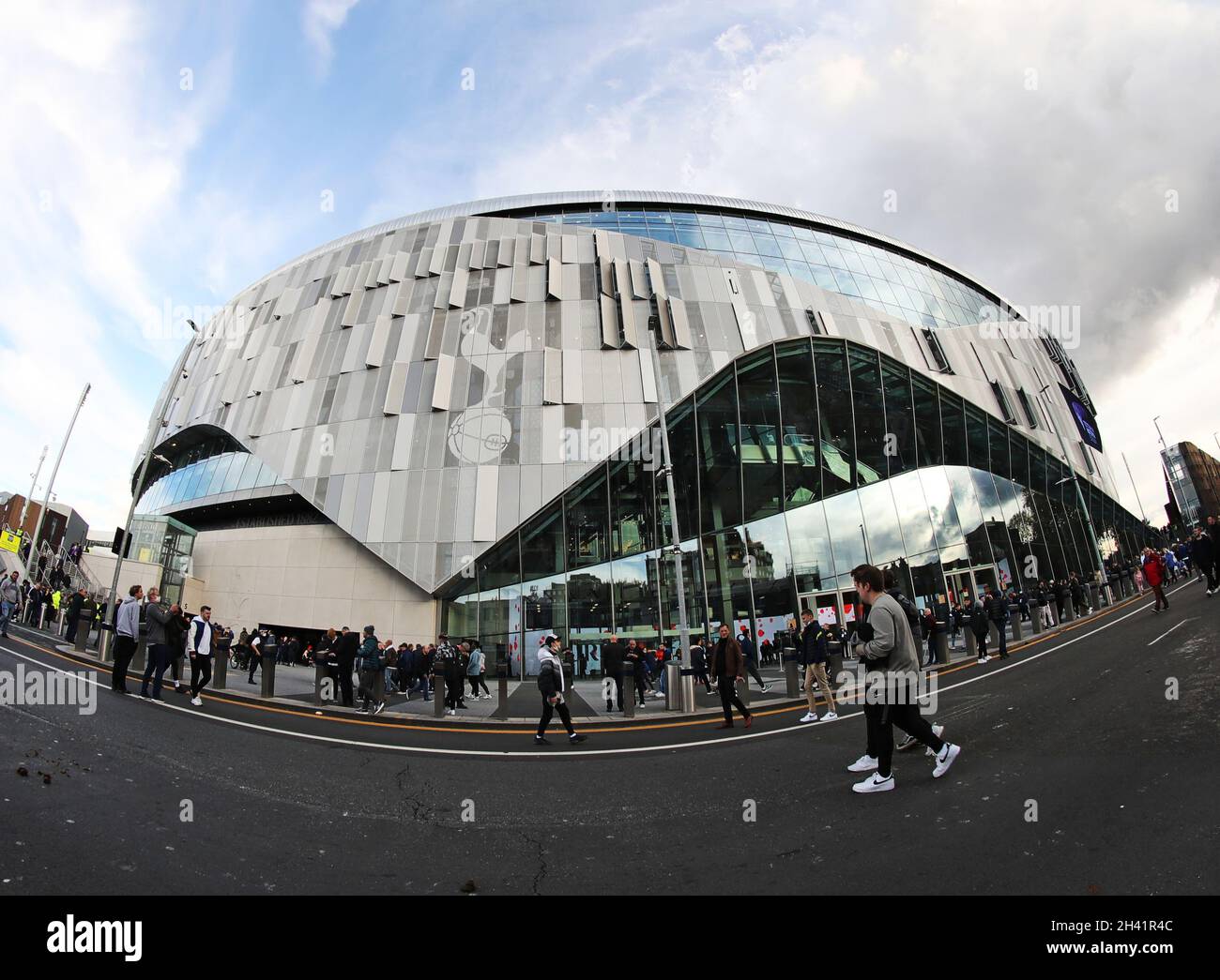 LONDON, ENGLAND - OCTOBER 30: General view of the stadium before the Premier League match between Tottenham Hotspur and Manchester United at Tottenham Hotspur Stadium on October 30, 2021 in London, England. (Photo by MB Media) Stock Photo