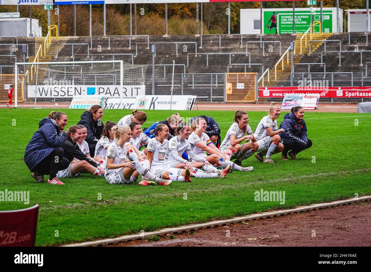 Siegen, Germany, October 31st 20 Players of SV Henstedt-Ulzburg the DFB-Pokal 2021/2022 third round match between Sportfreunde Siegen and SV Henstedt-Ulzburg at the Leimbachstadium in Siegen, Germany.  Norina Toenges/Sports Press Phot Stock Photo