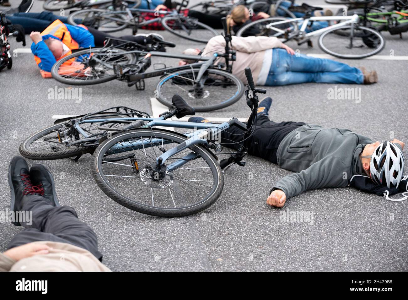 Hamburg, Germany. 31st Oct, 2021. Dozens of people took part in a "die