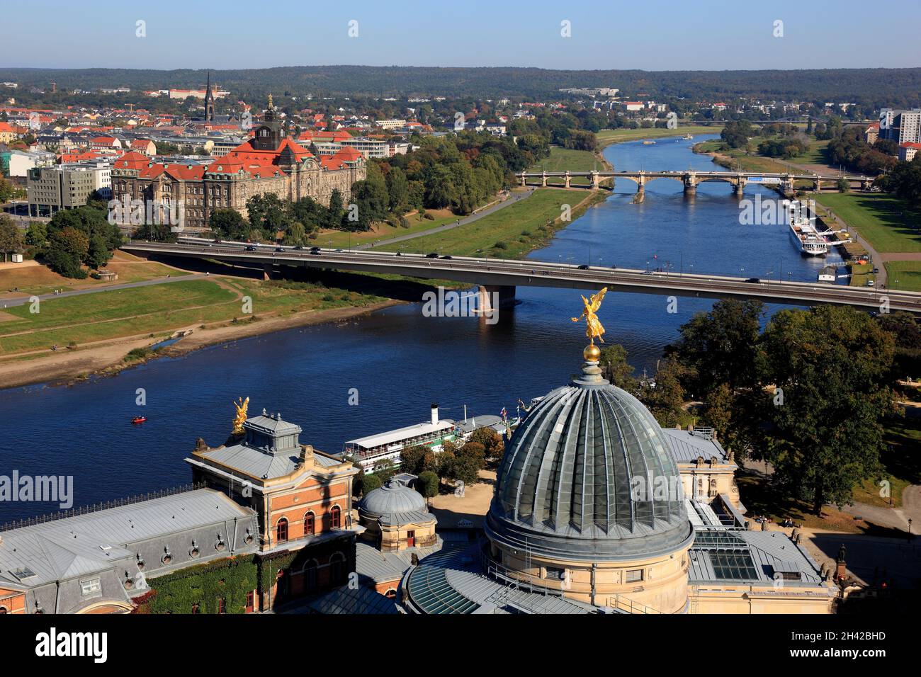 Elbe mit Carolabrücke und Albertbrücke, Kunsthalle, Dresden von oben, Sachsen, Deutschland Stock Photo