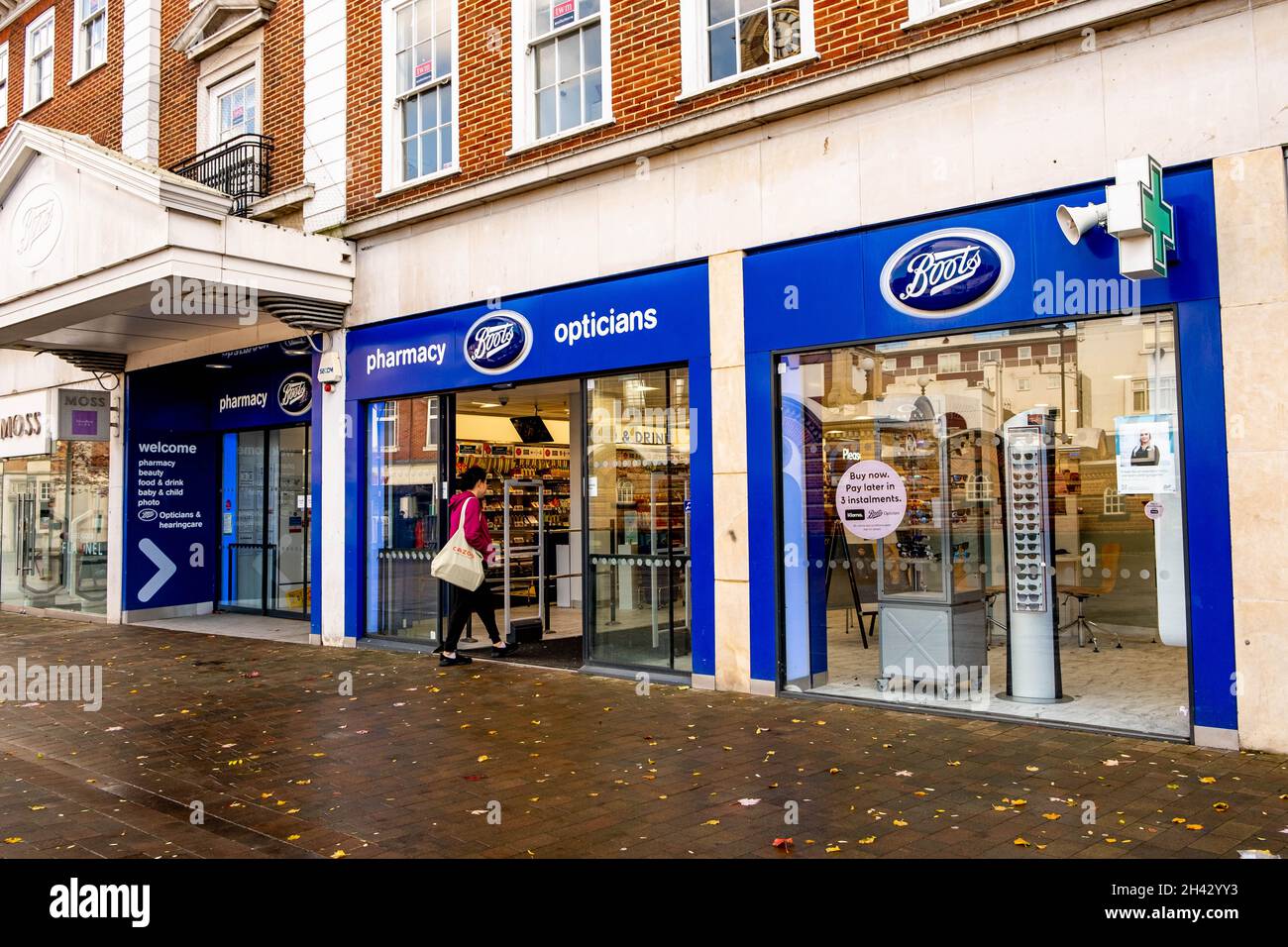 Opticians shop front hi-res stock photography and images - Alamy
