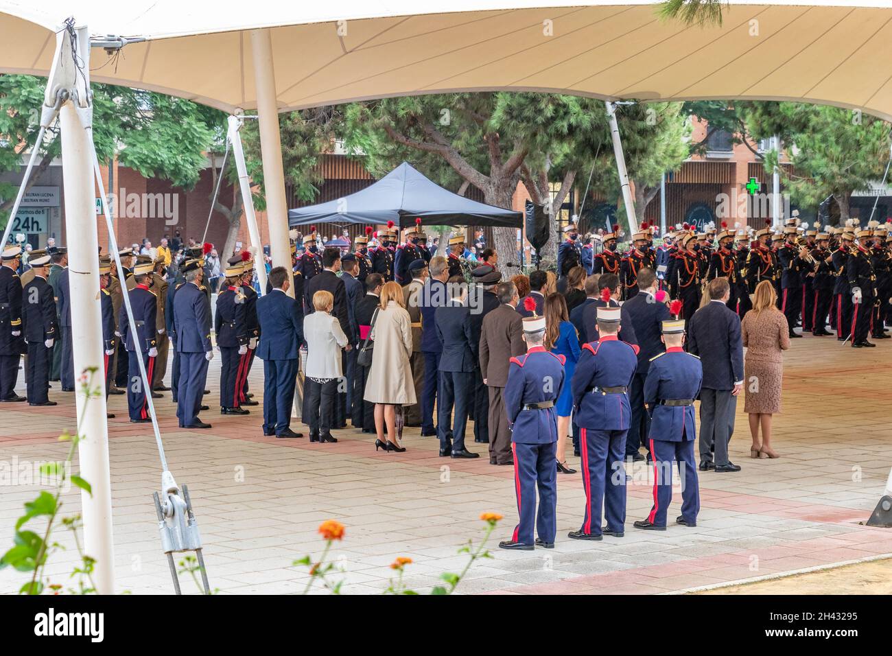 Huelva, Spain - October 30, 2021: Spanish Royal Guard and civilians under a tent on a rainy day prior to the pledge of allegiance to the spanish flag Stock Photo