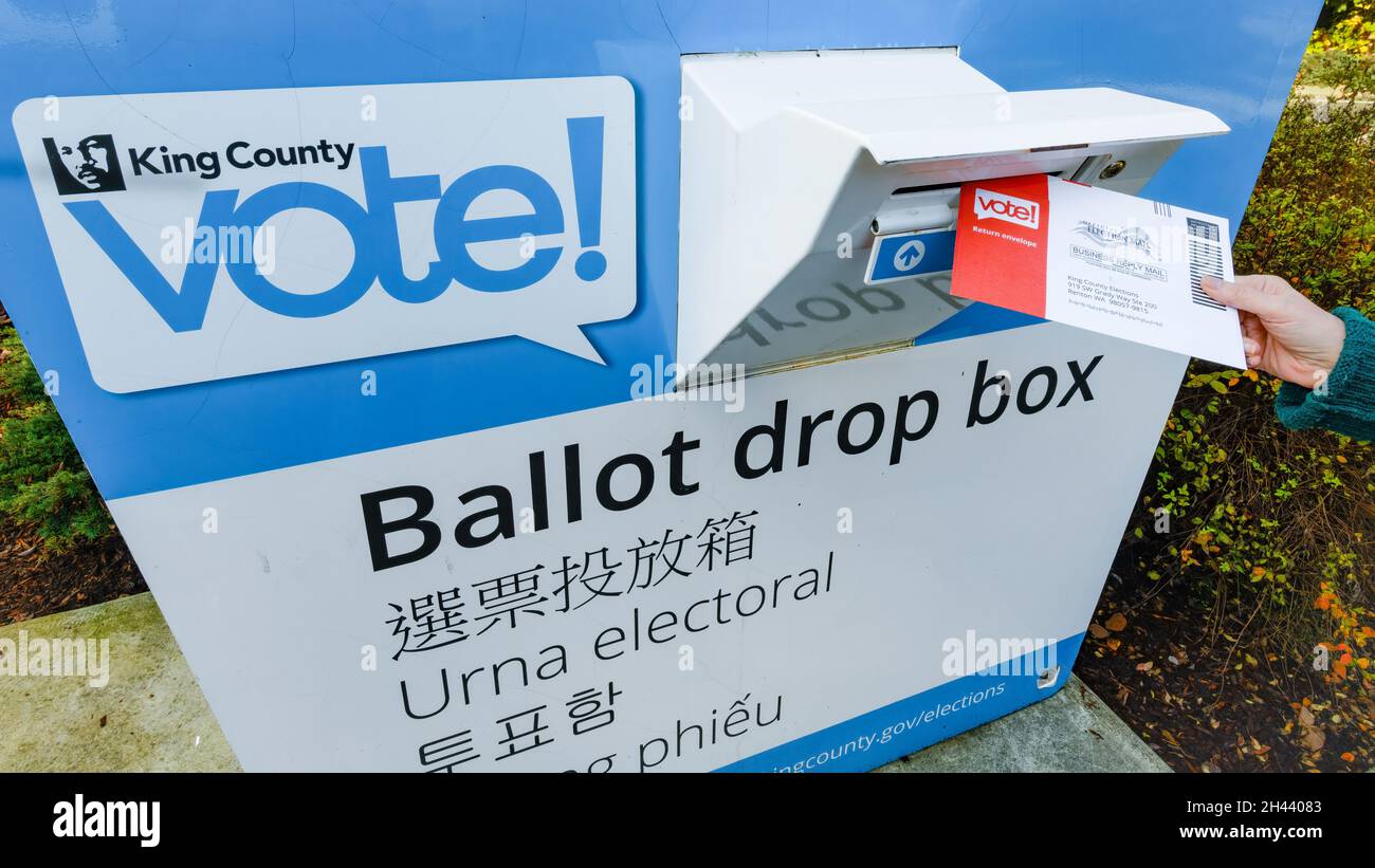 Duvall, WA, USA  - October 30, 2021; A person deposits their King County vote in a ballot drop box in Duvall in East King County Washington Stock Photo
