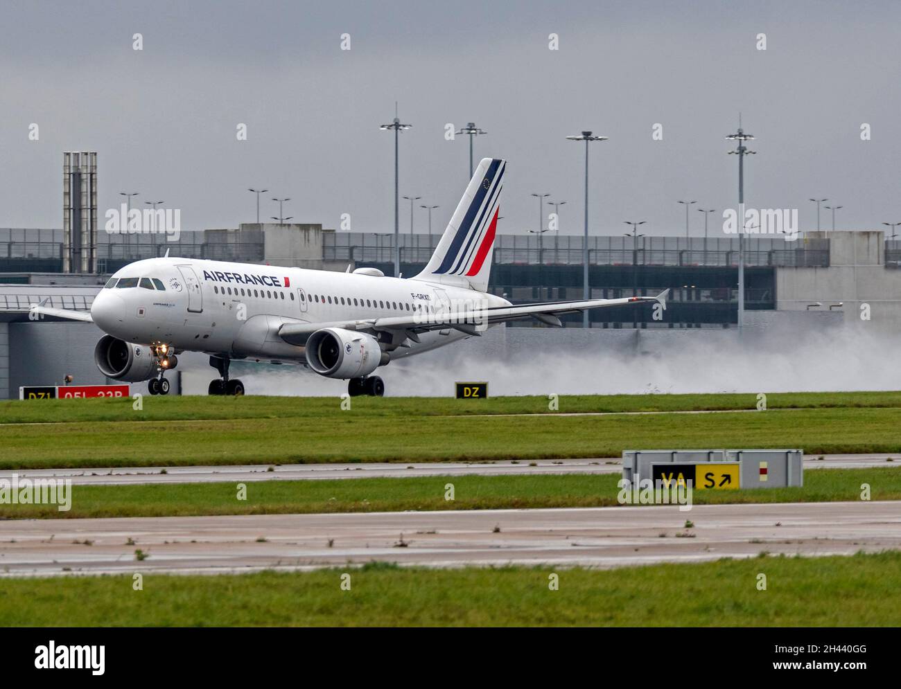 Air France, Airbus, A319-111, F-GRXD rolling for take off at Manchester Airport Stock Photo