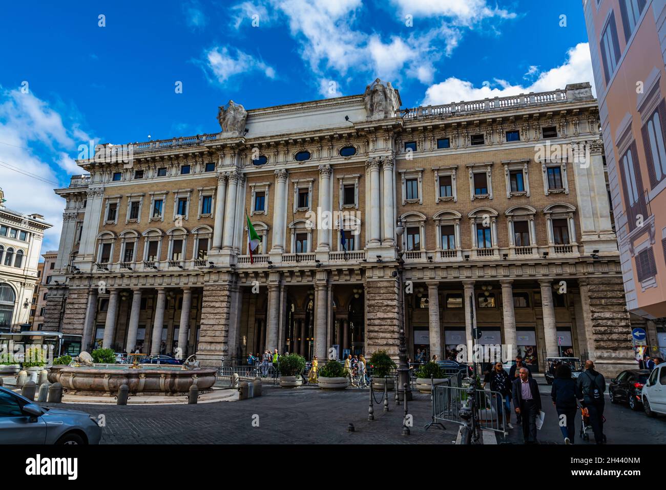 Palazzo montecitorio bernini hi-res stock photography and images - Alamy
