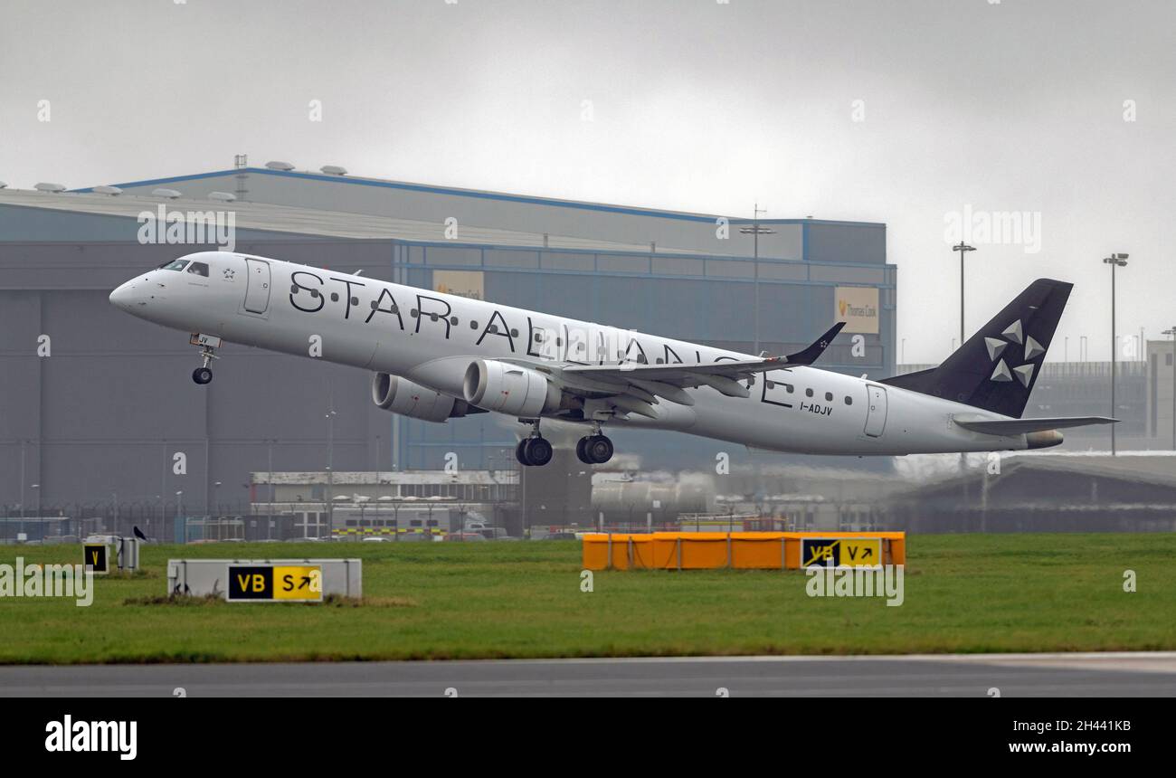 Air Dolomiti (Star Alliance Livery) Embraer E195R, I- ADJV, launches from Manchester Airport Stock Photo