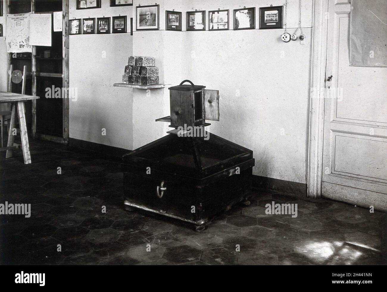 The anti-malaria school, Nettuno, Italy: a wooden mosquito breeding cage in a classroom. Photograph, 1910/1940 (?). Stock Photo