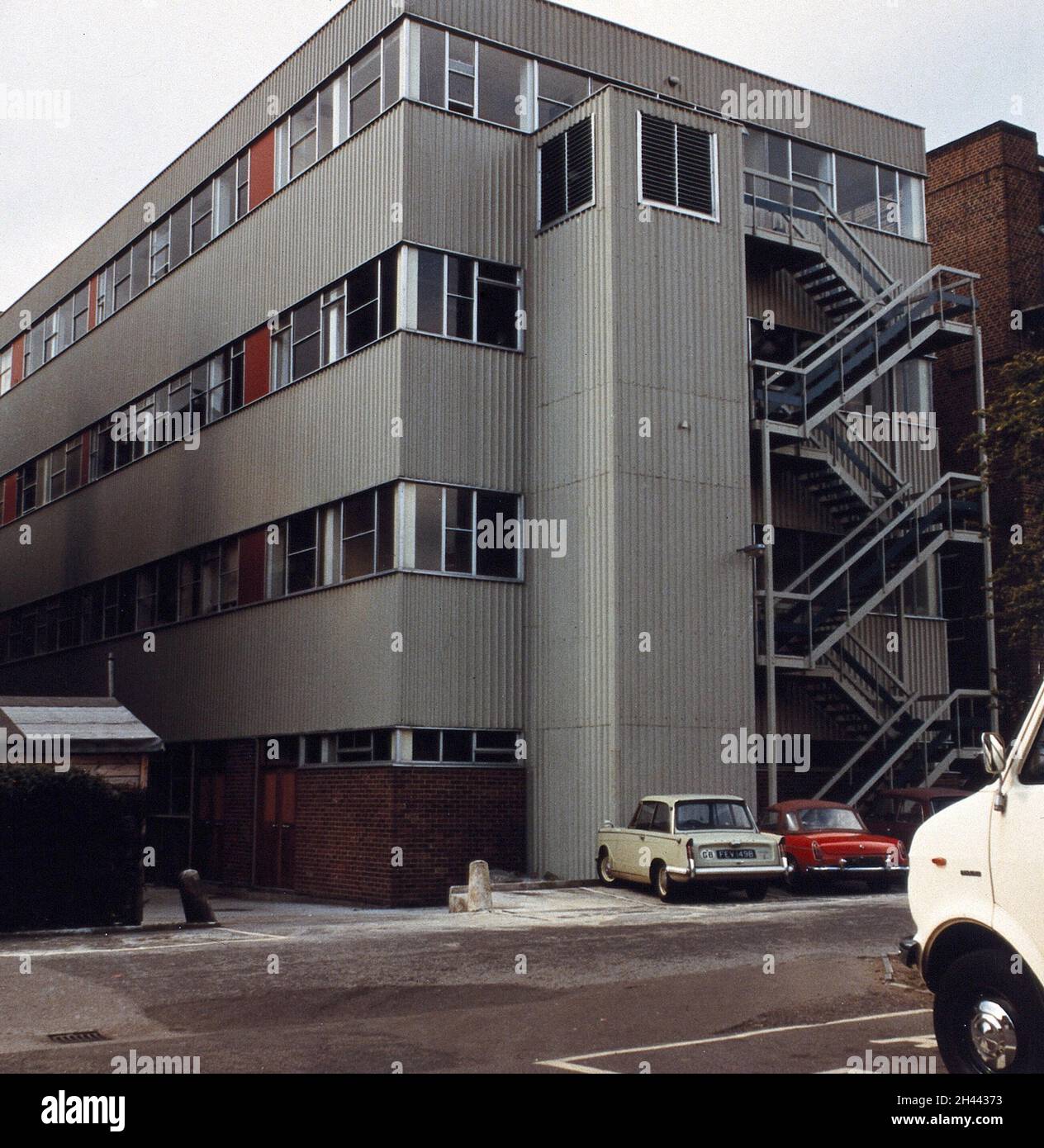 Hammersmith Hospital, London, England the intensive care and dialysis