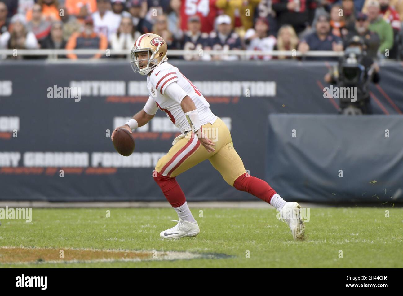 Chicago, United States. 31st Oct, 2021. San Francisco 49ers quarterback Jimmy Garoppolo scrambles as his looks for an open receiver in the first quarter against the Chicago Bears at Soldier Field in Chicago on Sunday, October 31, 2021. Photo by Mark Black/UPI Credit: UPI/Alamy Live News Stock Photo