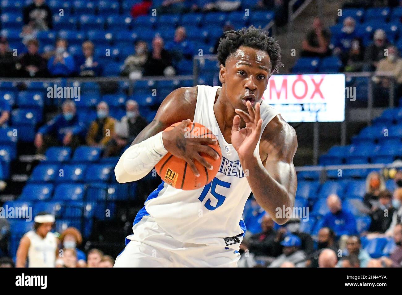 Oct 31, 2021 Saint Louis Billikens guard Jordan Nesbitt (15) drives to