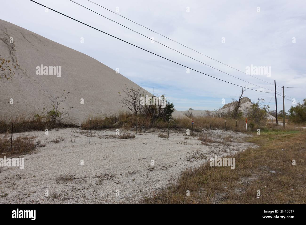 lead dust filled slag heaps have turned Picher Oklahoma into a Ghost