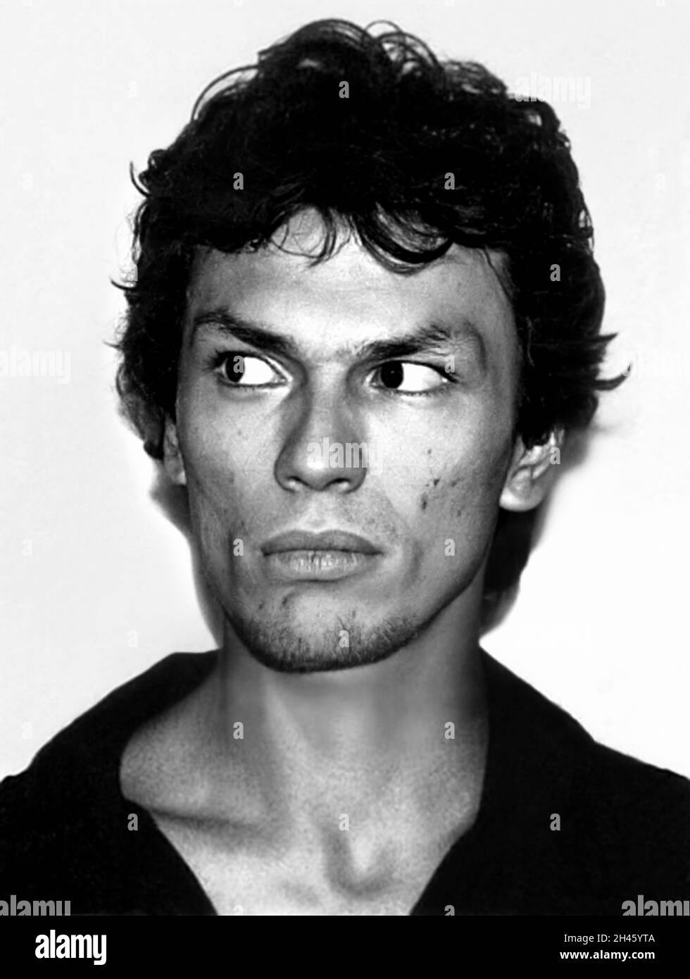 1985 , LOS ANGELES , USA : The Satanist serial killer RICHARD RAMIREZ ( 1960 - 2013 ), born Ricardo Leyva Munoz Ramírez , when was arrested in a mugshot by Los Angeles Police Department . Ramirez ' The Night Stalker ' was  also serial rapist , kidnapper , child molester and burglar , was an American spree killer who murdered at least 13 people , from 17 march to 31 august 1985  . Unknown photographer .- MUG SHOT - MUG-SHOT - SERIAL KILLER  - portrait - ritratto - serial-killer - assassino seriale - CRONACA NERA - criminale - criminal - SERIAL KILLER  - foto segnaletica della Polizia - SATANISM Stock Photo