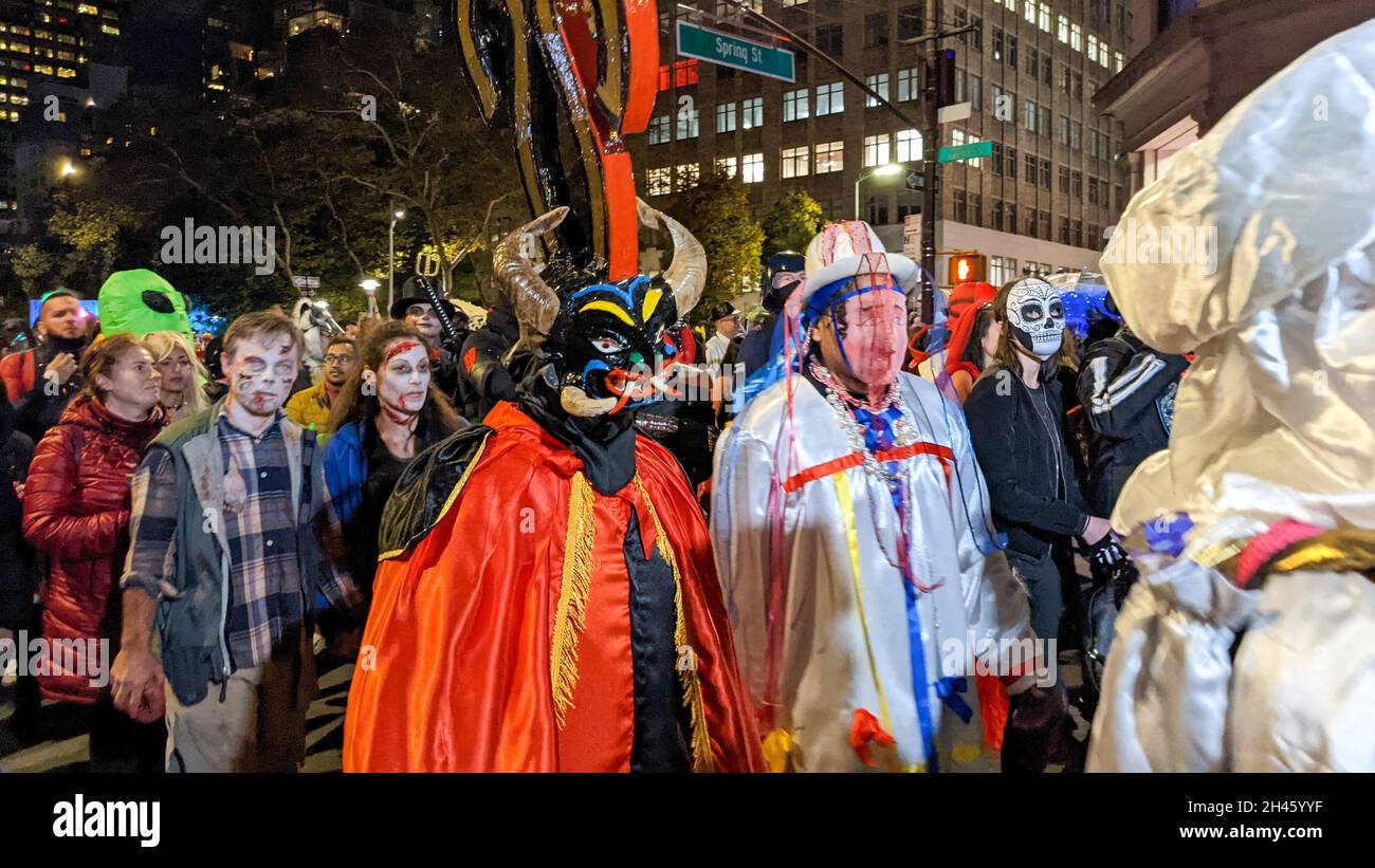 New York, United States. 31st Oct, 2021. Participants are seen marching with their Halloween costumes during the annual 48th Greenwich Village Halloween Parade along Sixth Avenue in New York City on October 31, 2021. (Photo by Ryan Rahman/Pacific Press) Credit: Pacific Press Media Production Corp./Alamy Live News Stock Photo