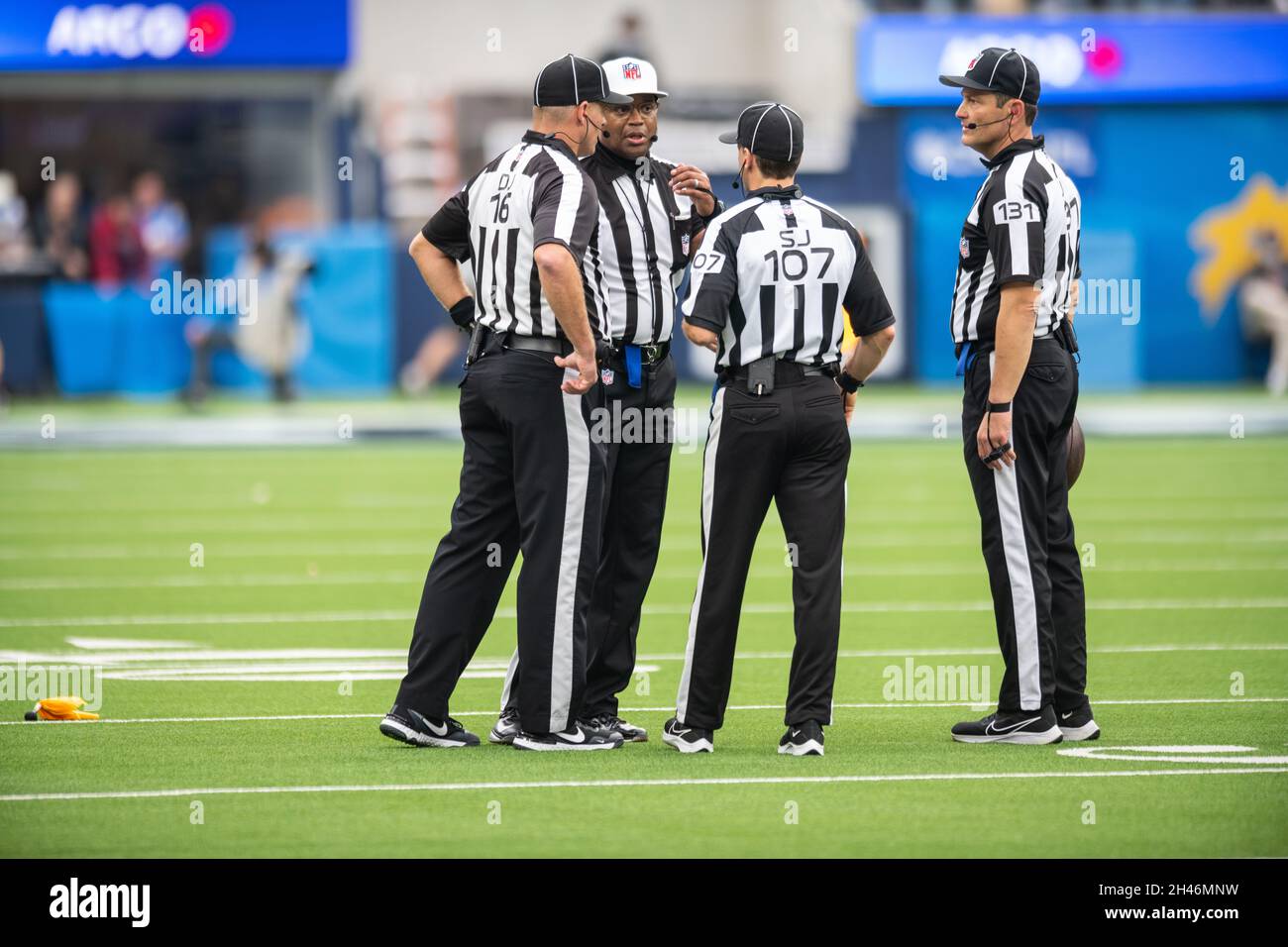 Inglewood, USA. 31st Oct, 2021. American football: NFL professional league, Los Angeles Chargers - New England, main round, main round games, game day 8, SoFi Stadium. The referee crew discusses the situation after a flag. From left Kevin Codey, Ronald Torbert (white cap), Dave Hackshaw, Mark Pellis. Credit: Maximilian Haupt/dpa/Alamy Live News Stock Photo