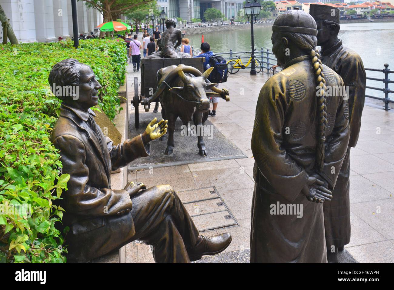 SINGAPORE. ALONG BOATS QUAY AND THE SINAGPORE RIVER, SOME STATUES SHOW HOW WAS THE LIFE IN THE CITY AT THE BEGINNING OF THE XXTH CENTURY. Stock Photo
