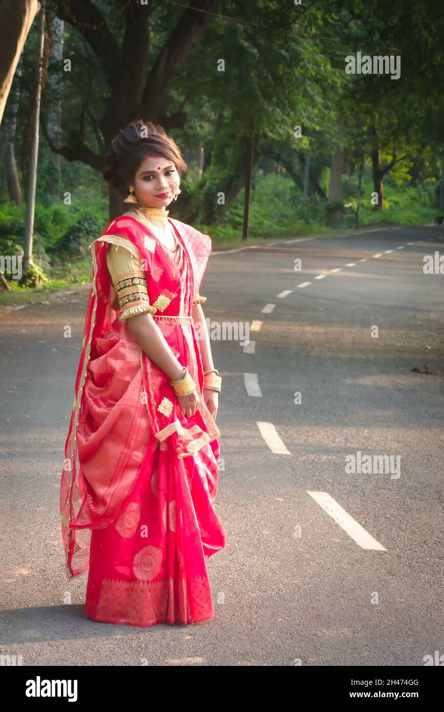 Red Saree High Resolution Stock Photography and Images - Alamy