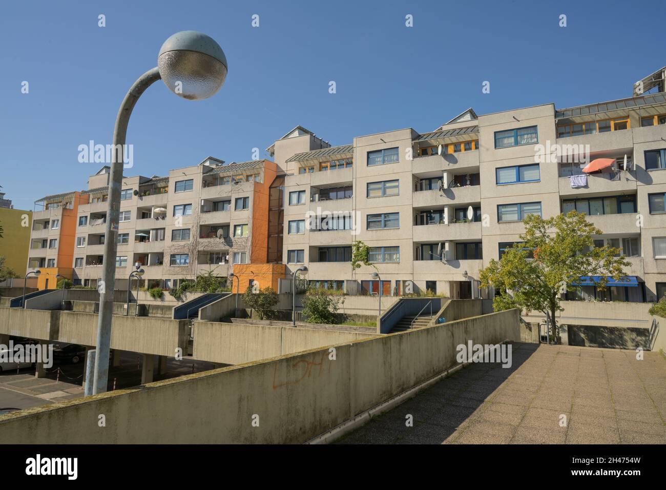 Plattenbau, PeterAndersStraße, HighDeckSiedlung, Neukölln, Berlin, Deutschland Stock Photo