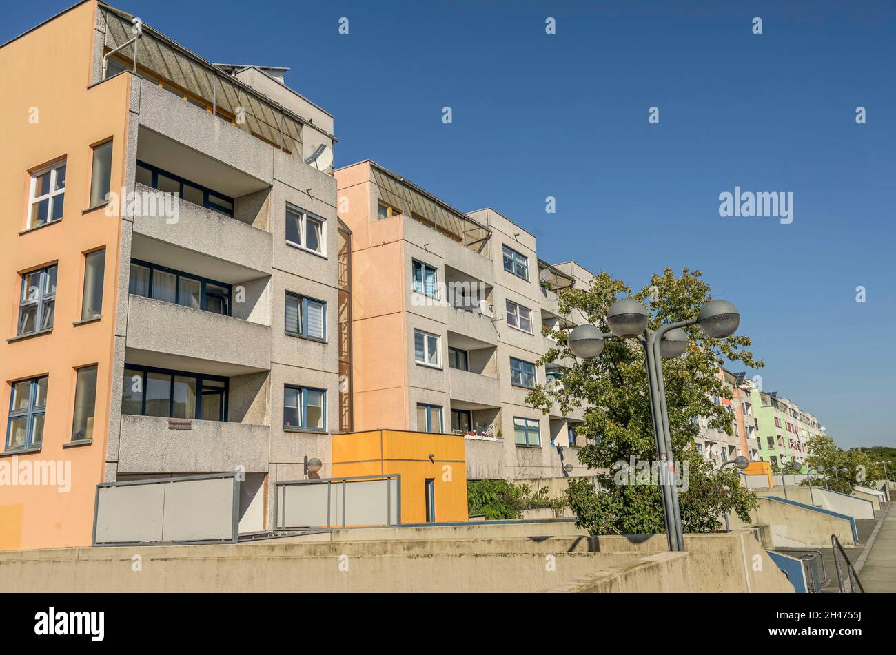 Plattenbau, PeterAndersStraße, HighDeckSiedlung, Neukölln, Berlin, Deutschland Stock Photo