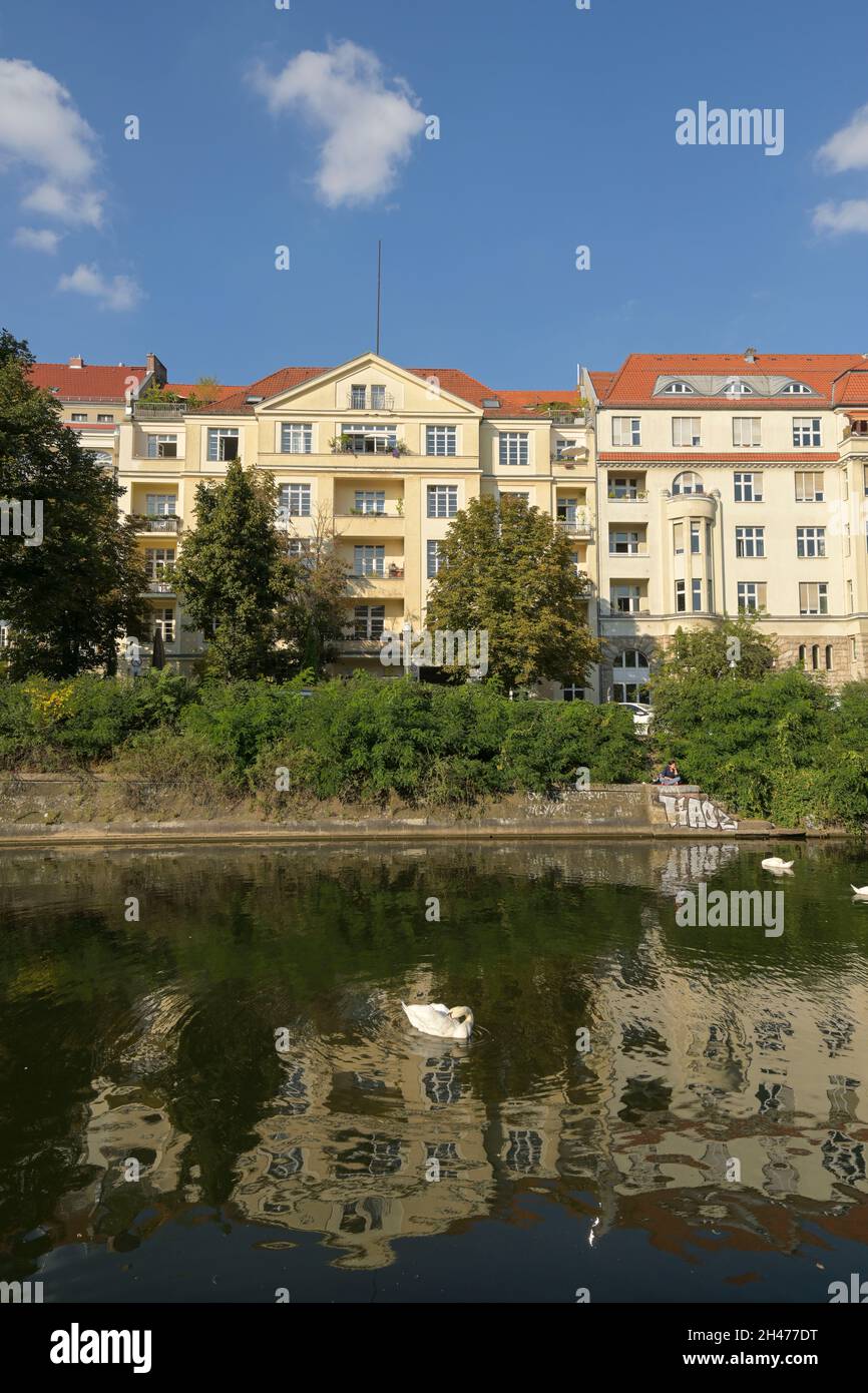 Altbauten, Paul-Lincke-Ufer, Landwehrkanal, Kreuzberg, Berlin, Deutschland Stock Photo