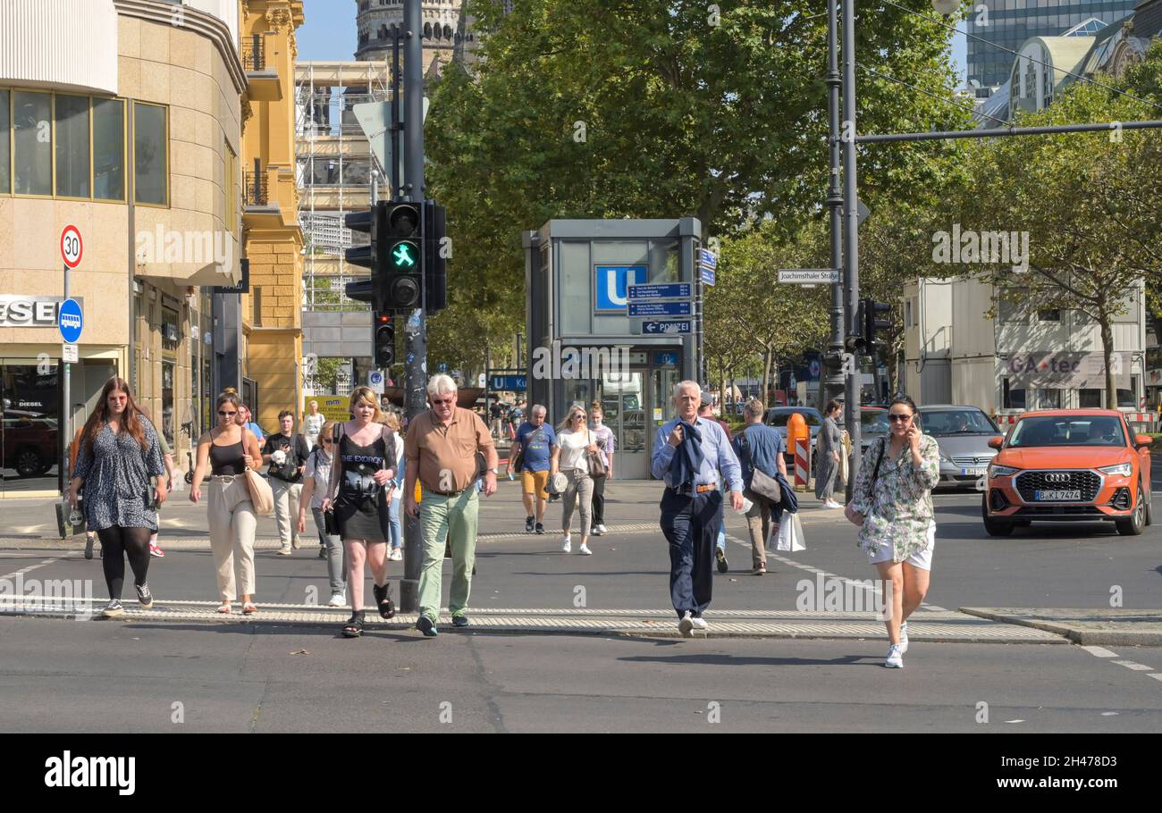Passanten Fußgänger, Joachimsthaler Straße, Kurfürstendamm, Charlottenburg, Charlottenburg-Wilmersdorf, Berlin, Deutschland Stock Photo