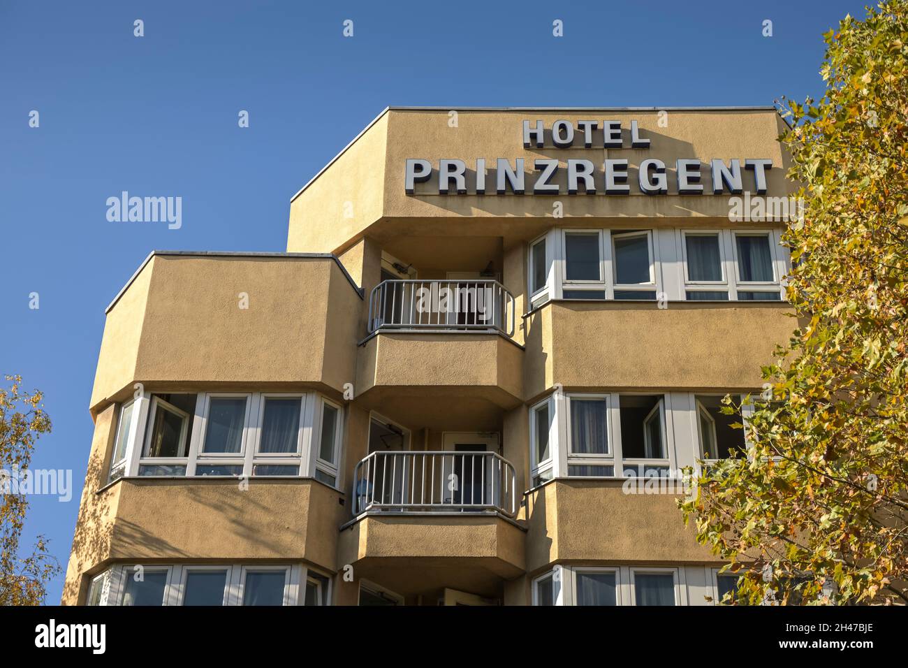 Flüchtlingsunterkunft, ehemaliges Hotel Prinzregent, Prinzregentenstraße, Friedenau, Schöneberg, Berlin, Deutschland Stock Photo