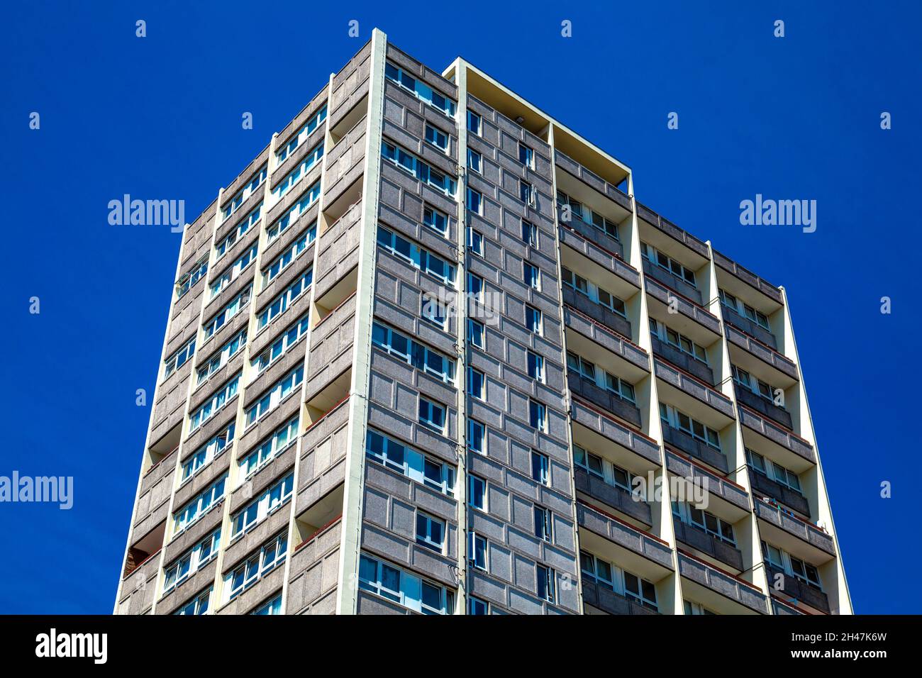 1960s council tower block Gordon House in Ratcliff, Shadwell, Tower Hamlets, London, UK Stock Photo