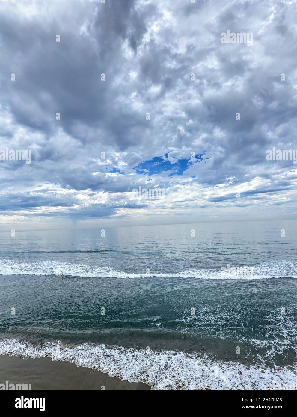 Vertical shot beautiful foamy hi-res stock photography and images - Alamy