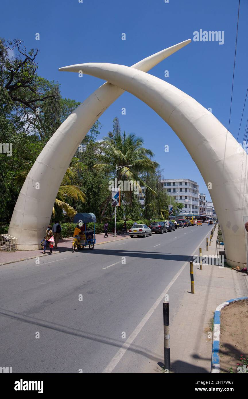 Large aluminium elephant tusks, Pembe Za Ndovu, form an arch over Moi avenue, Mombasa, Kenya Stock Photo