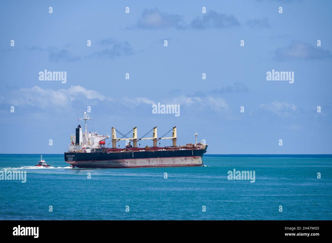 The YAN DUN JIAO 1 bulk carrier cargo ship sailing in the Indian ocean near Mombasa, Kenya Stock Photo