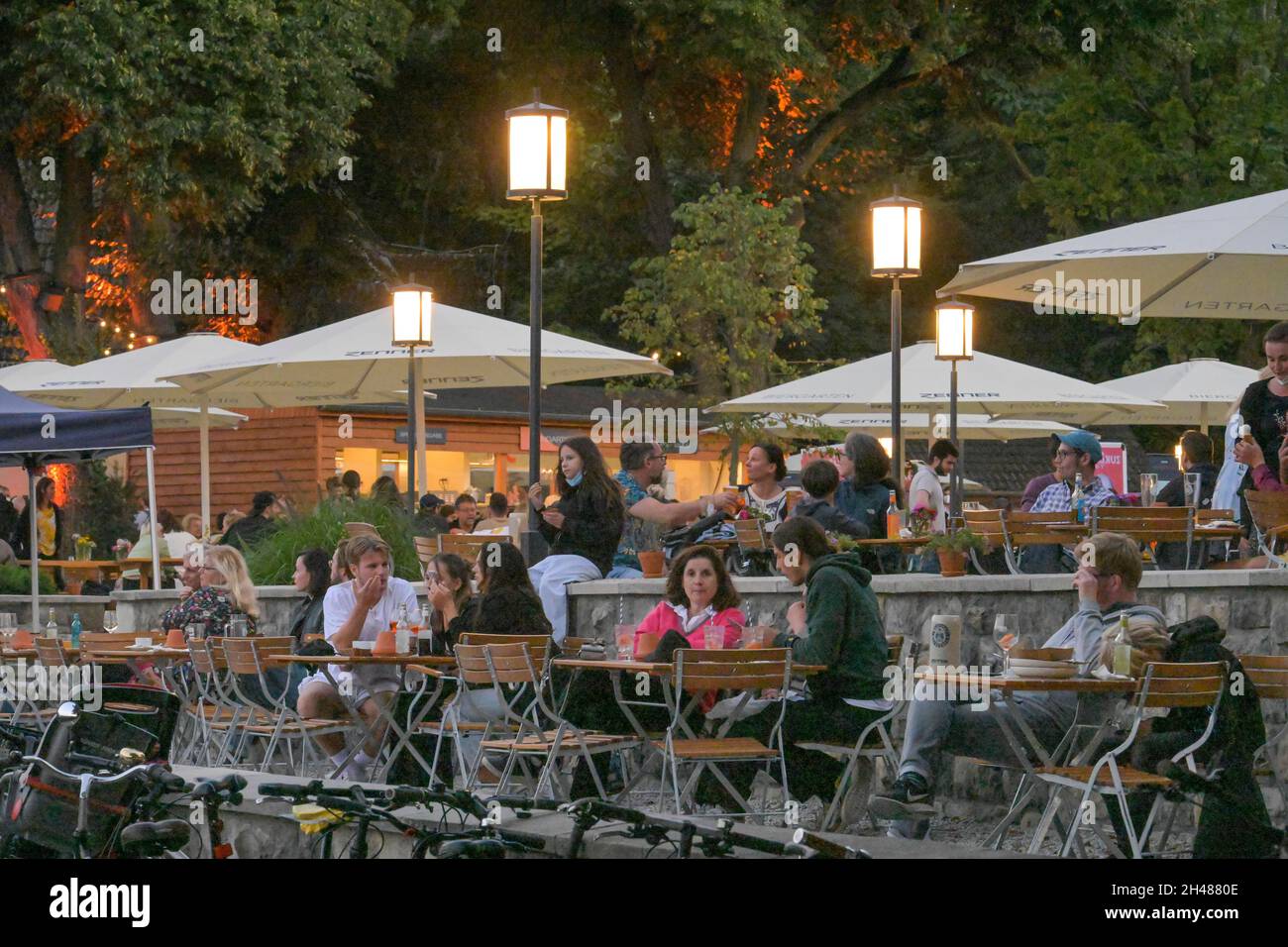 Biergarten Haus Zenner, Treptower Park, Treptow, Berlin, Deutschland Stock Photo