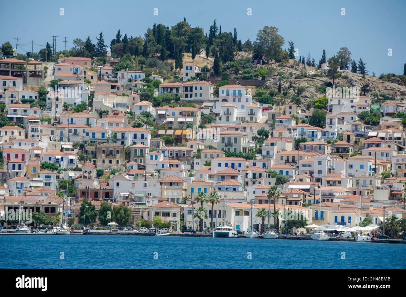The Greek Island of Aegina is one of the Saronic Islands of Greece in the Saronic Gulf, 27 kilometres (17 miles) from Athens. Tradition derives the na Stock Photo
