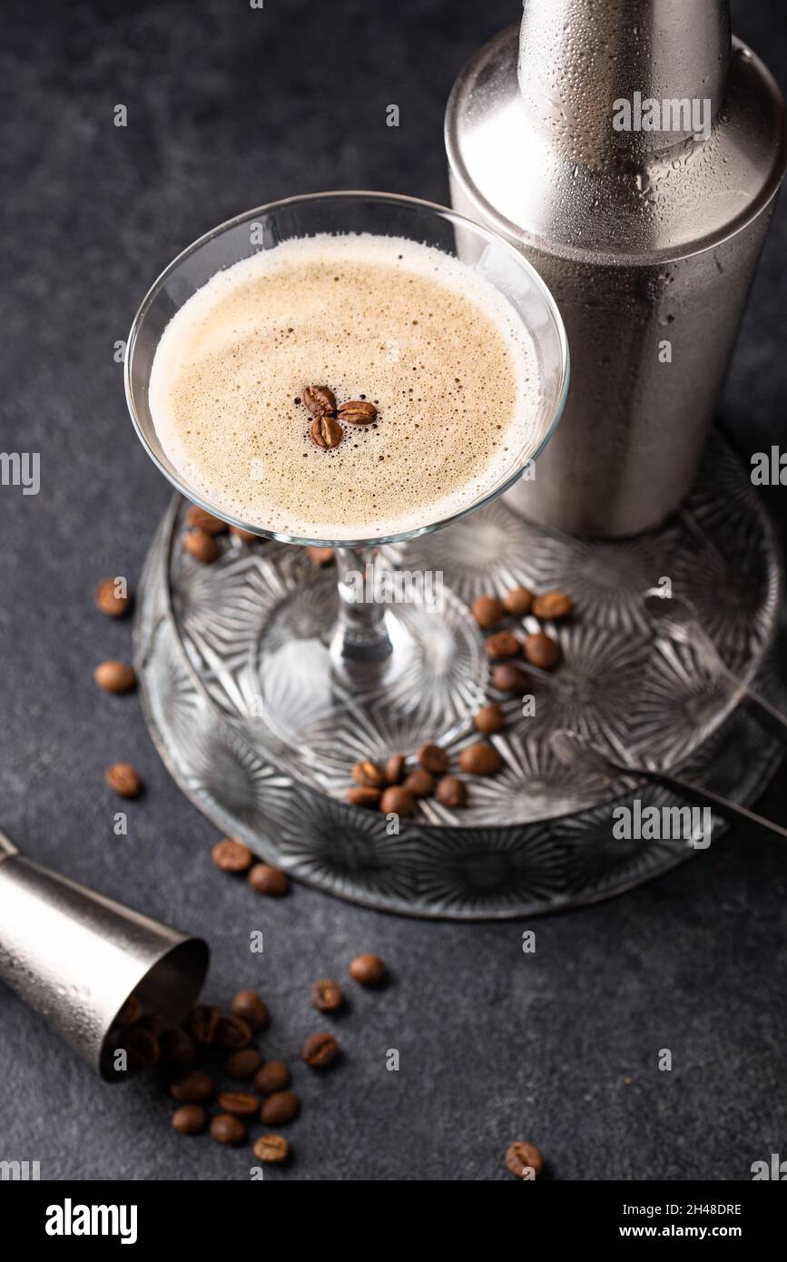 Espresso Martini cocktails with coffee beans Stock Photo Alamy